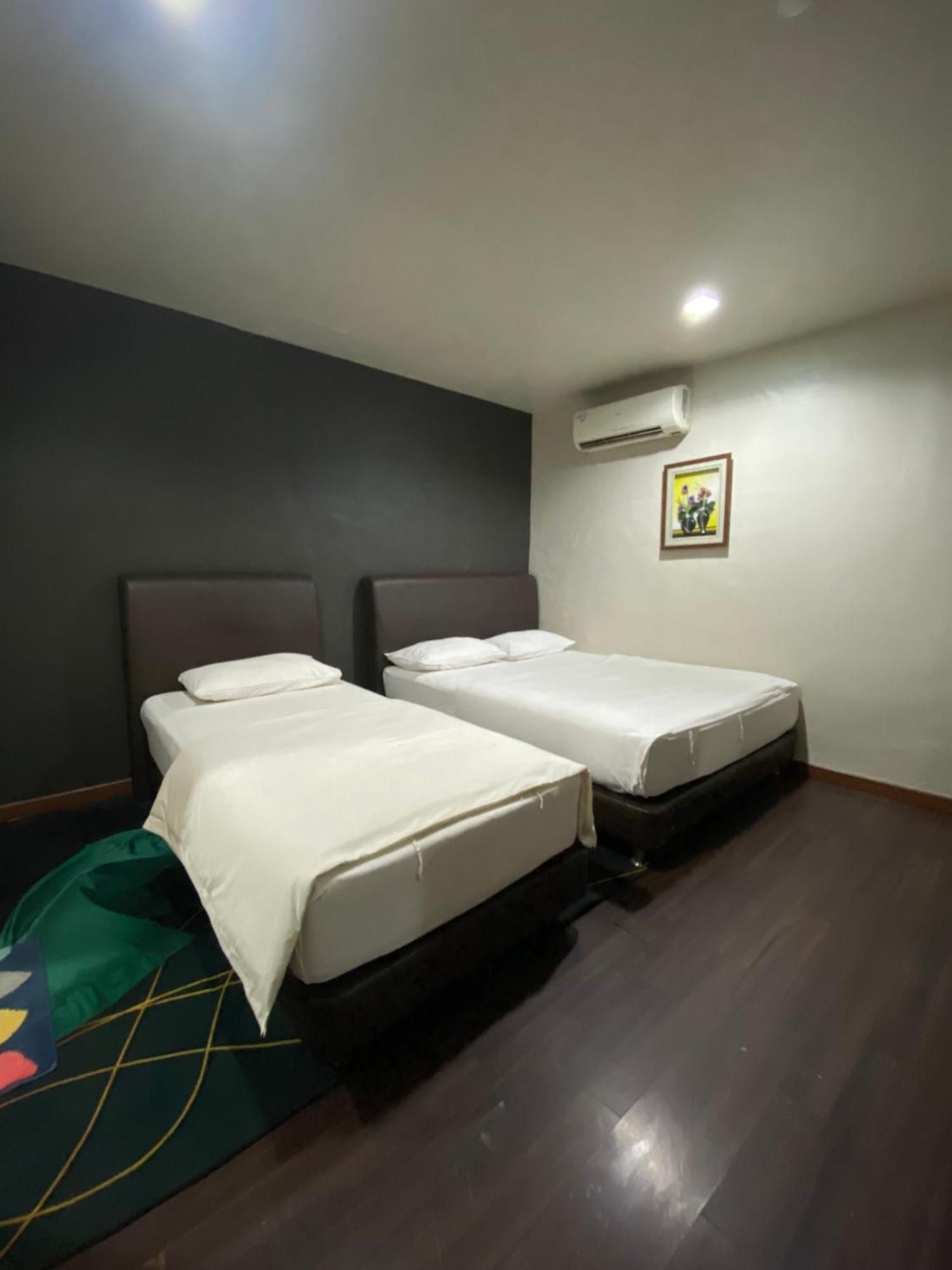 1St Living Subang Hotel Subang Jaya Buitenkant foto