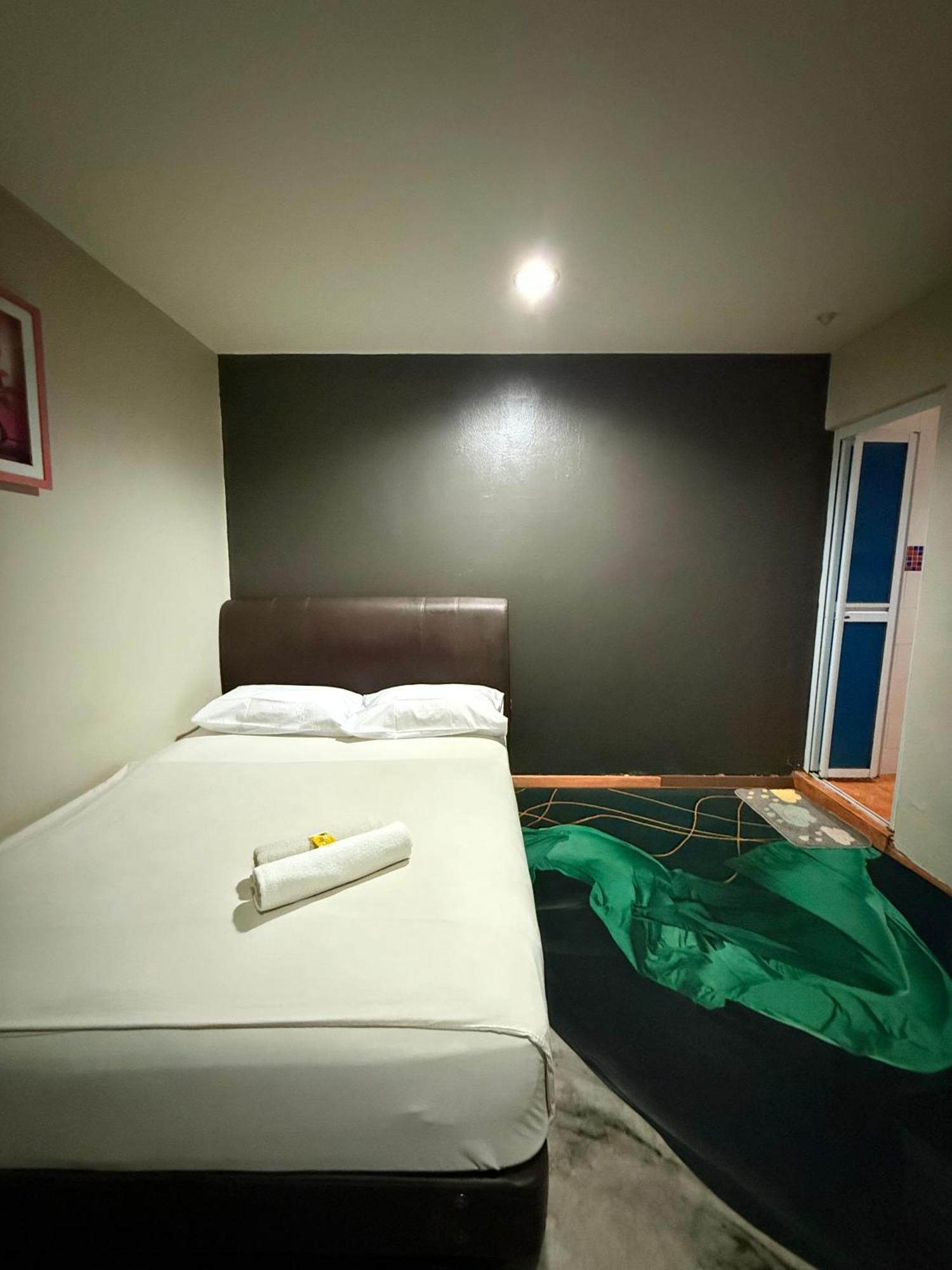 1St Living Subang Hotel Subang Jaya Buitenkant foto