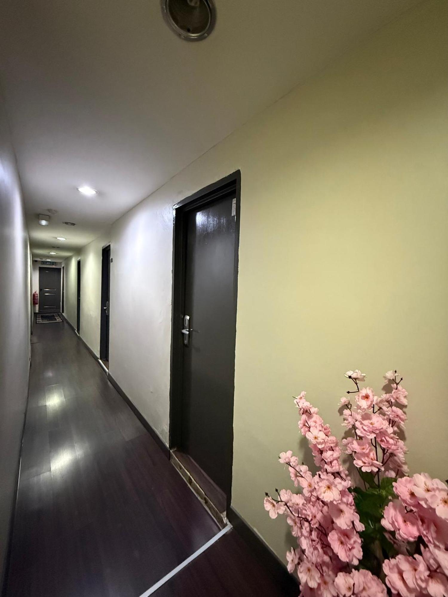 1St Living Subang Hotel Subang Jaya Buitenkant foto