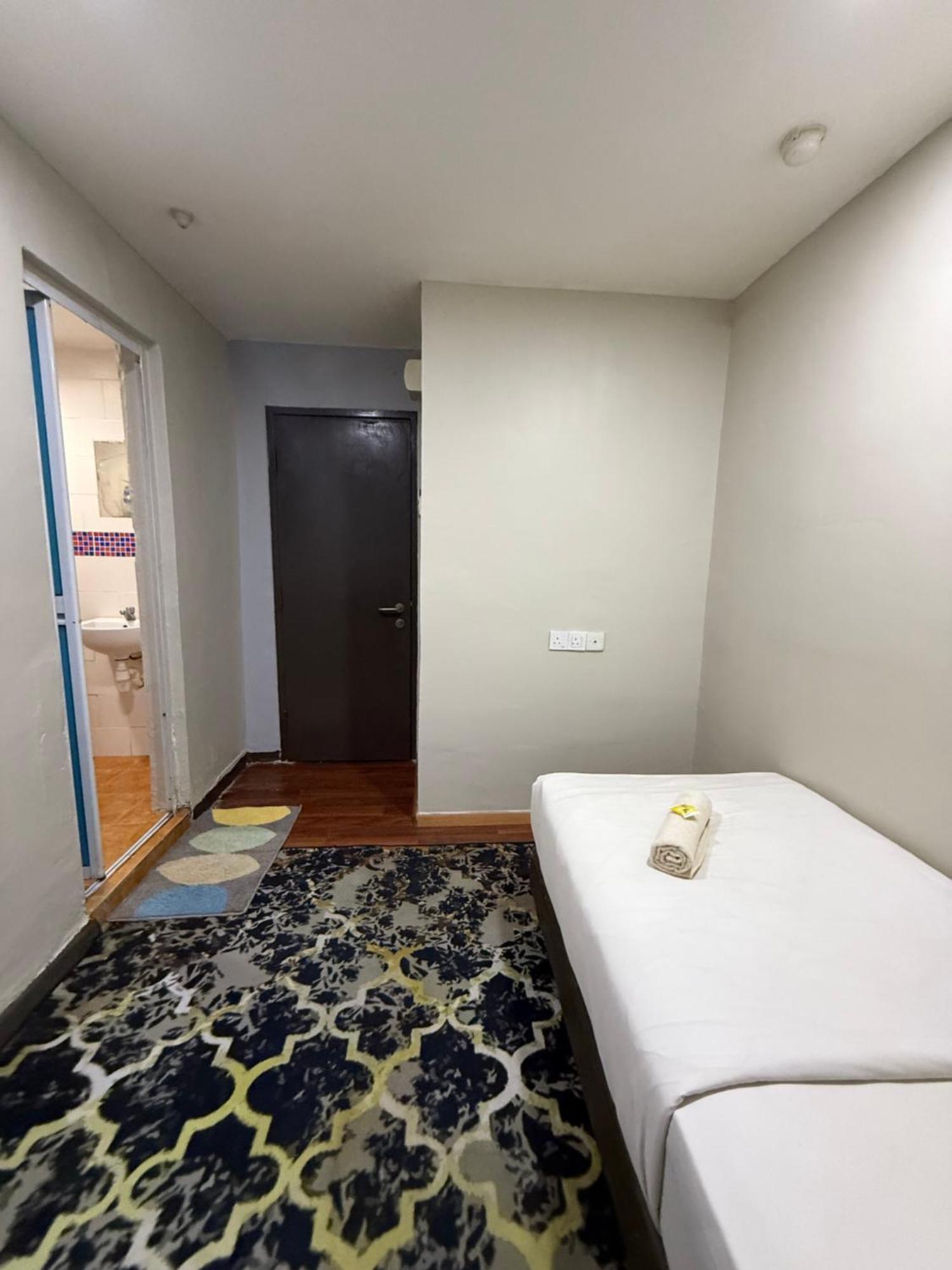 1St Living Subang Hotel Subang Jaya Buitenkant foto