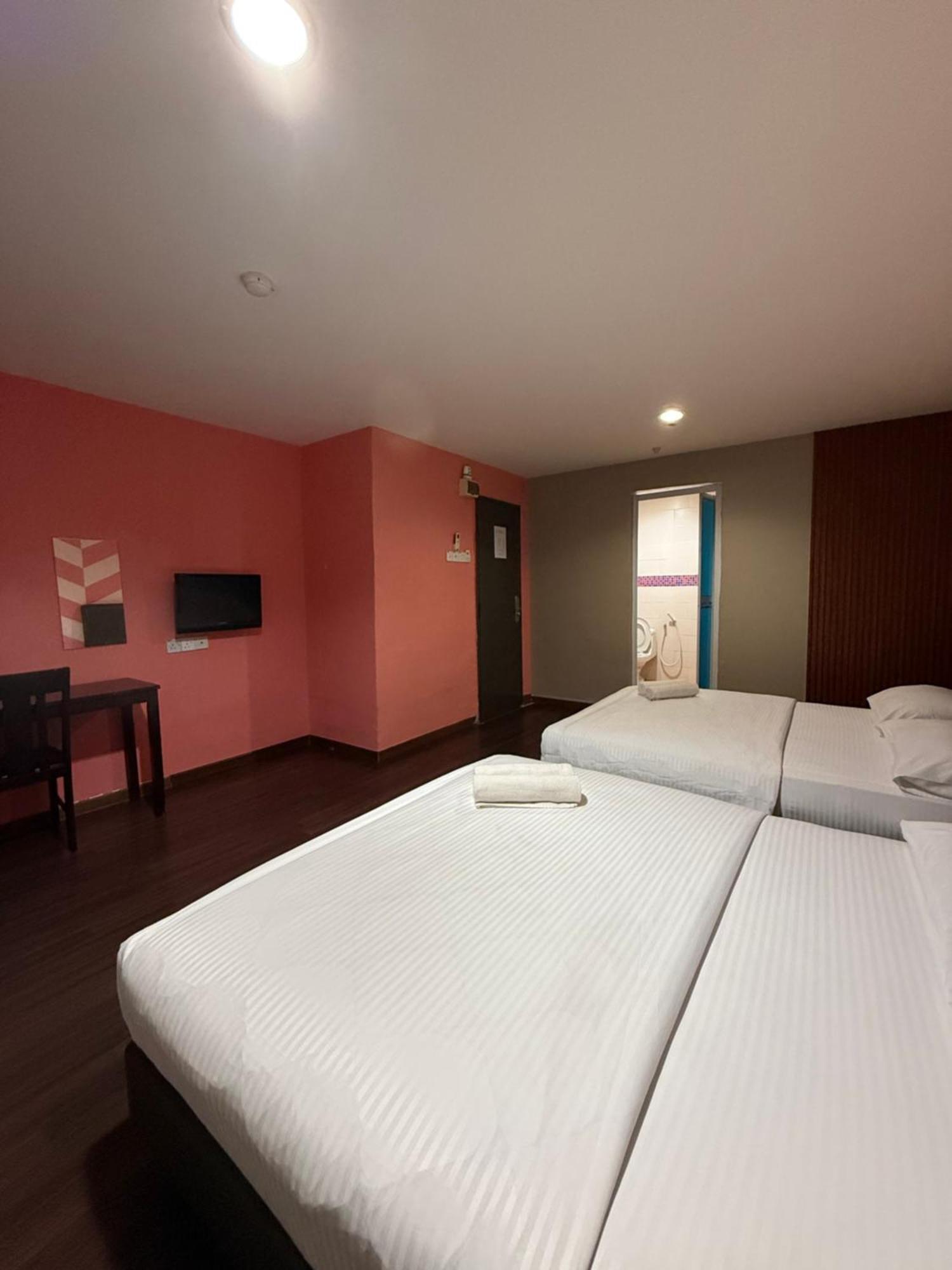1St Living Subang Hotel Subang Jaya Buitenkant foto